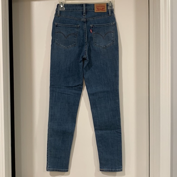 Levi’s 721 High Rise Skinny Jean - Picture 2 of 2